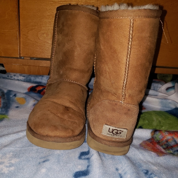 Chestnut uggs - Picture 2 of 4
